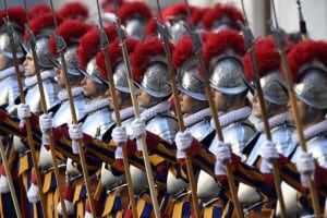 Il Vaticano ha un proprio corpo armato: le guardie svizzere
