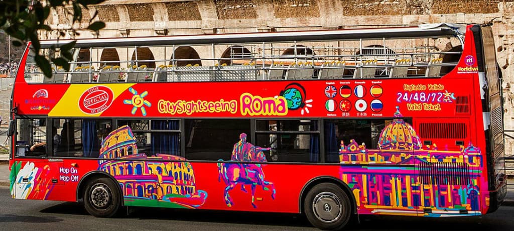 Roma quando piove: la bellezza di un giro sui bus turistici