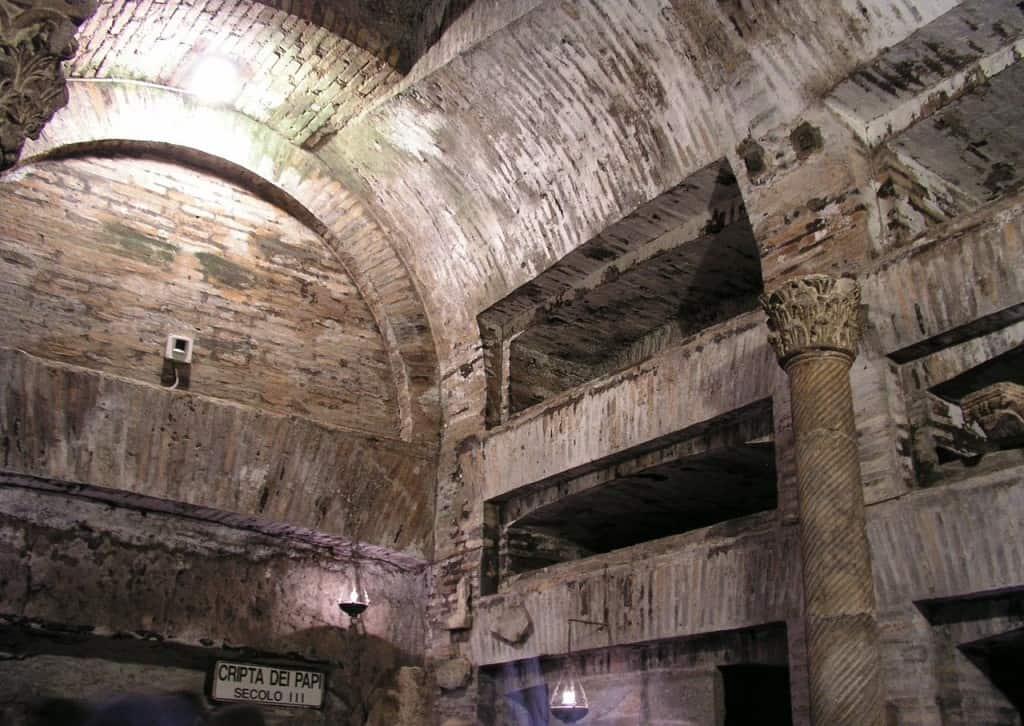 Tra le cose da vedere a Roma in 2 giorni con la pioggia ci sono le catacombe di San Callisto.