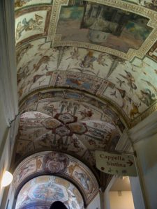 Visitare i Musei Vaticani: l'ingresso della Cappella Sistina